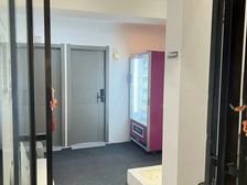 越界影城旁复式办公楼