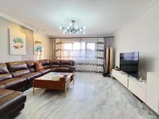 历下 黄金山水郡六区 4室2厅 200.00㎡ 560万