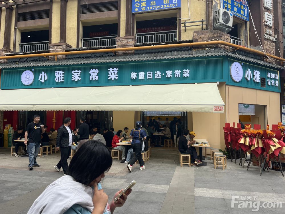 双地铁超大广告外摆转角商铺