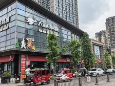 地铁口临街旺铺招租 158平层高6米 免租2个月