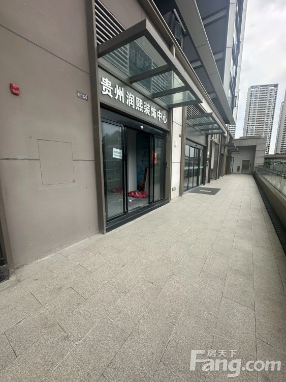 南明火车站207平临街旺铺 4.5米大开间餐饮百货皆宜