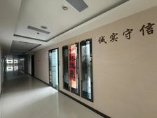 临街写字楼,办公区设施配套完善