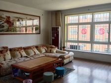 胜利黄海花园 步梯3楼135平,装修带家具家电售39.8万